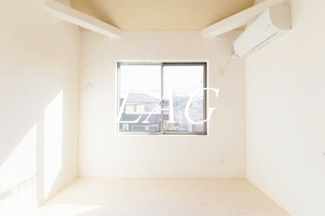 【居間・リビング】 | メゾンコリーヌ八柱 | 洋室のお部屋です。