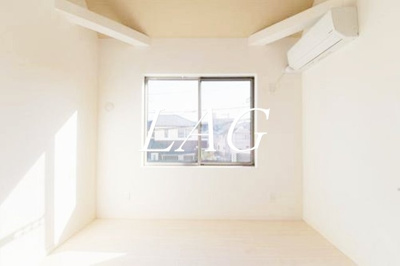 【居間・リビング】 | メゾンコリーヌ八柱 | 洋室のお部屋です。