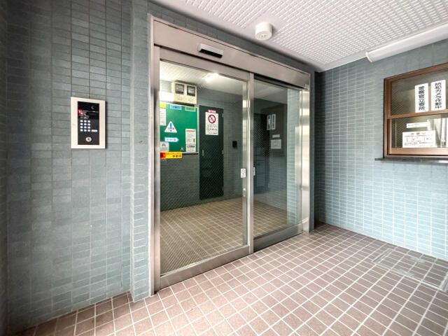 スカイコート西川口第９のエントランス