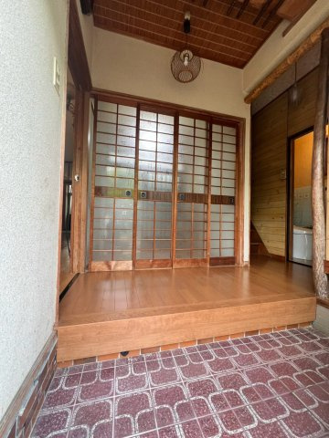 天神町5丁目貸家の玄関