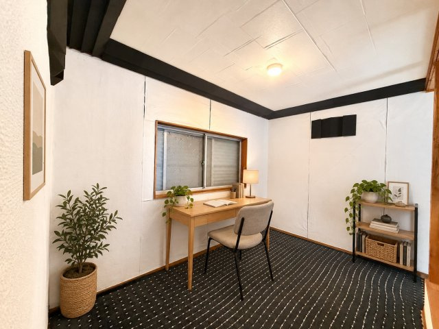 東住吉区住道矢田８丁目の洋室|リビング横の居室として使いやすく、広がりを感じられる間取りです。生活スタイルに合わせて柔軟に活用できます♪