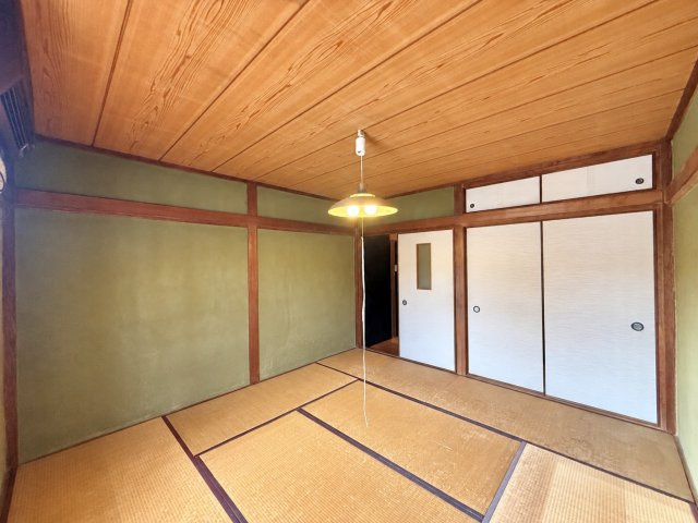 東住吉区住道矢田８丁目の和室|木目の天井と畳が落ち着いた印象の和室。寝室や客間としても使いやすい一室です♪