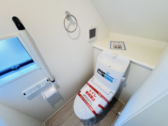 市川市曽谷４丁目新築戸建（曽谷16期）のトイレ|温水洗浄暖房便座つきトイレ