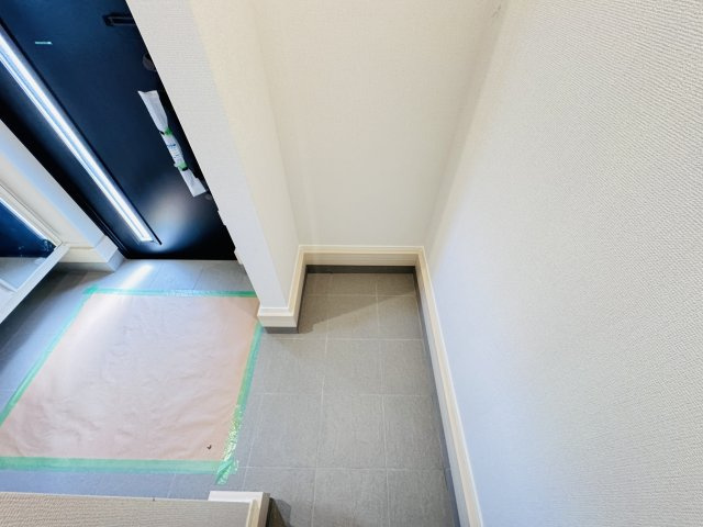 市川市曽谷４丁目新築戸建（曽谷16期）の玄関|玄関ホール横・シューズインクローク