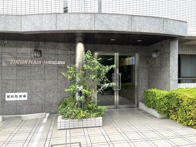 大田区多摩川１丁目の賃貸マンションのエントランス