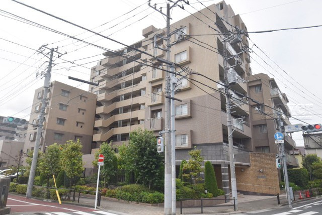 【外観】 | 藤和シティホームズ小竹向原 | 手入れの行き届いた外壁やエントランスなど、「見ればわかる」レベルで清潔感を保ったマンションです。築年数を感じさせない姿で皆様をお出迎えします。～即日のご見学可能～　お問合せはお気軽にどうぞ。