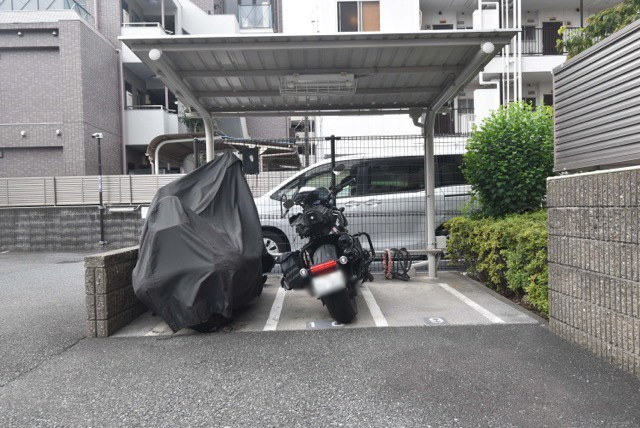 【駐車場】 | 藤和シティホームズ小竹向原 | バイク置き場。空き区画の有無や駐輪料金、サイズおよび排気量規定などについては、改めてお問い合わせください。～即日のご見学可能～　お問合せはお気軽にどうぞ。
