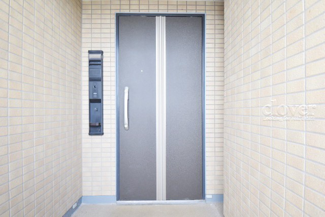 【その他共用部分】 | 藤和シティホームズ小竹向原 | ダブルロック式の玄関ドアが皆様をお出迎え。お部屋のセキュリティの観点からも、うれしい設備ですね。玄関の色もシックで良い感じです。～即日のご見学可能～　お問合せはお気軽にどうぞ。