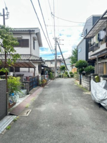 四条畷市二丁通町の前面道路含む現地写真