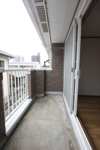 フィールド裕B棟のバルコニー|参考写真です。現況優先。