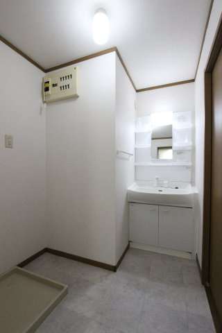 フィールド裕B棟の洗面所|参考写真です。現況優先。