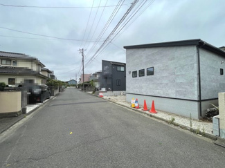 【前面道路含む現地写真】 | 横浜市泉区和泉町　全1棟 | 前面道路