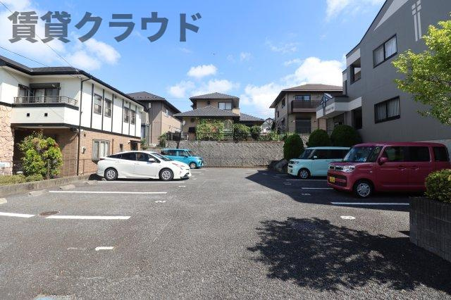 ＧＲＥＥＮ　ＰＩＡの駐車場|駐車場があるので、車を買う予定の方も安心です