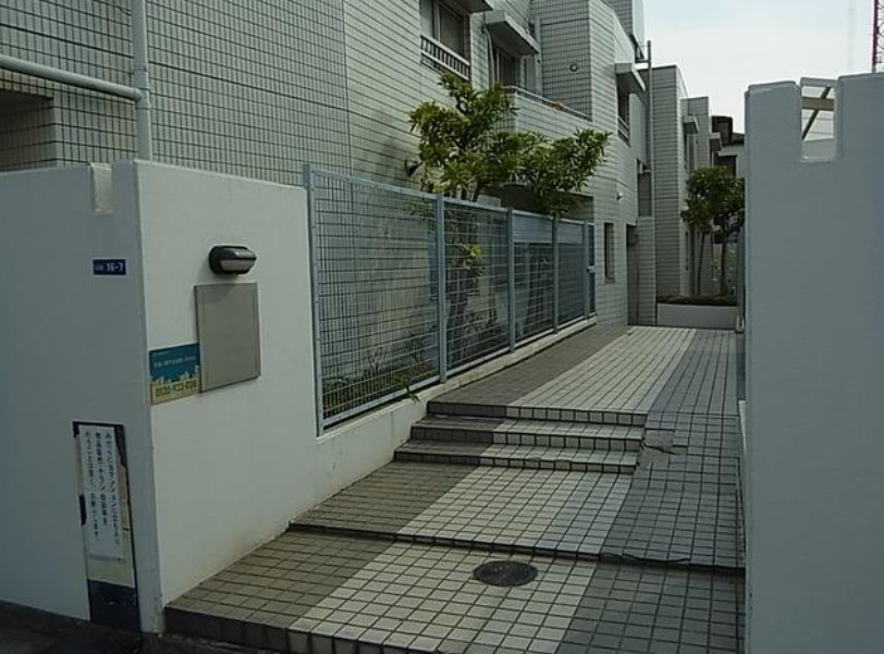 プライムシティ行徳のエントランス