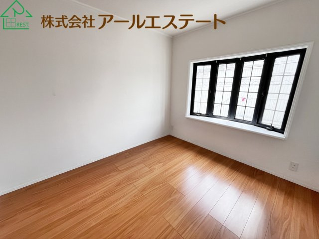 加古川市平岡町土山　　JR「土山駅」徒歩20分の寝室