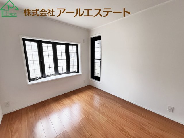 加古川市平岡町土山　　JR「土山駅」徒歩20分の寝室