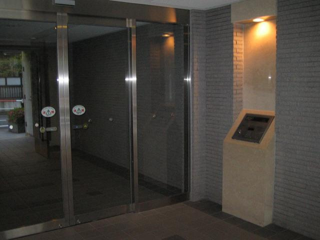 コンフォール高田馬場のエントランス