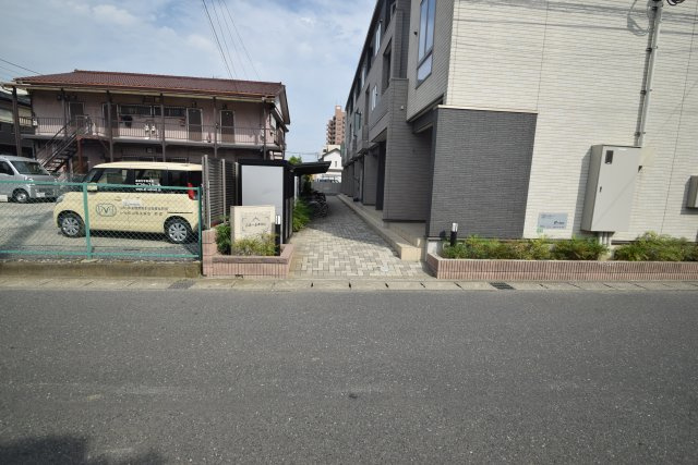 ふる～る本中山のエントランス|ゆとりのあるエントランスです