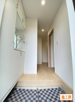 【内観：施工例】 | 横浜市戸塚区小雀町　新築分譲住宅　全1棟  | 同施工会社施工例（玄関）