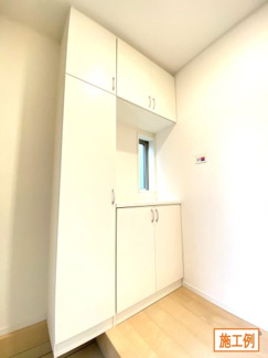 【内観：施工例】 | 横浜市戸塚区小雀町　新築分譲住宅　全1棟  | 同施工会社施工例（玄関）