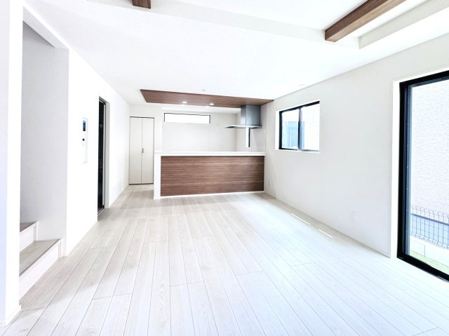 市川市曽谷４丁目新築戸建（曽谷16期）の居間・リビング|17.67帖リビングダイニングキッチン