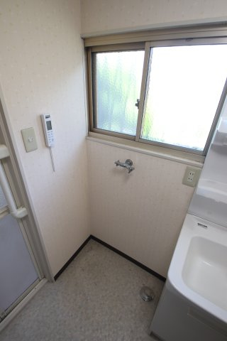 【設備】 | 不動ヶ丘町戸建 | 室内洗濯機置場