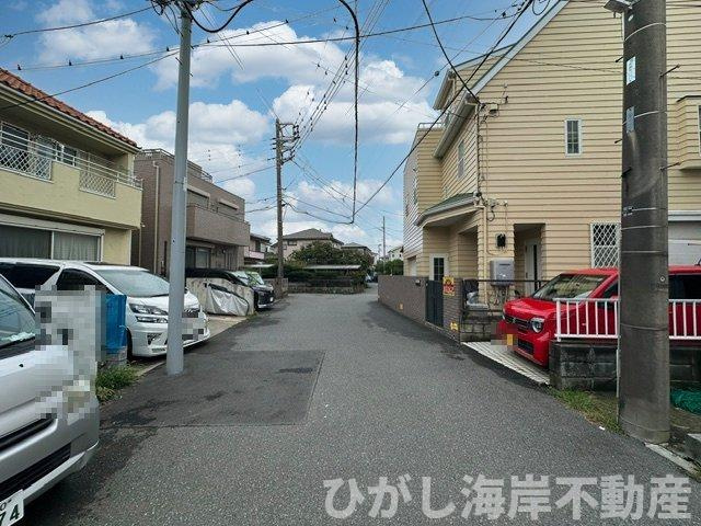 茅ヶ崎市常盤町　新築戸建　全3棟の前面道路含む現地写真|9月10日撮影　建築中　現地外観