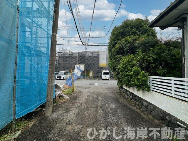 茅ヶ崎市常盤町　新築戸建　全3棟の前面道路含む現地写真|9月10日撮影　建築中　現地外観