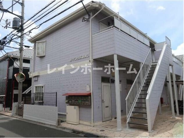 ガーデンヒルズＣ棟のエントランス
