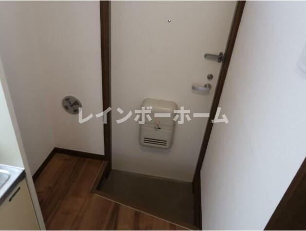 ガーデンヒルズＣ棟の玄関