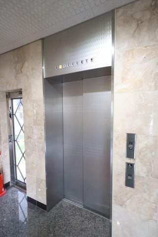 【エントランス】 | ザウバーベルグ | エレベーター