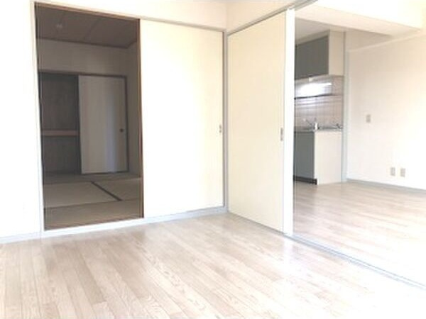 第3高杉マンションの洋室
