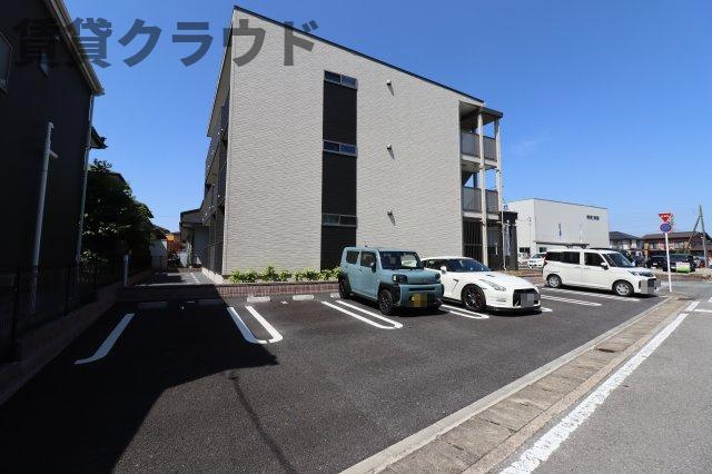 ウッド　プレイスの駐車場|駐車場に車を止められます
