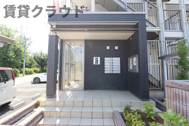 ウッド　プレイスのエントランス|毎日通るエントランスはこのようになっています