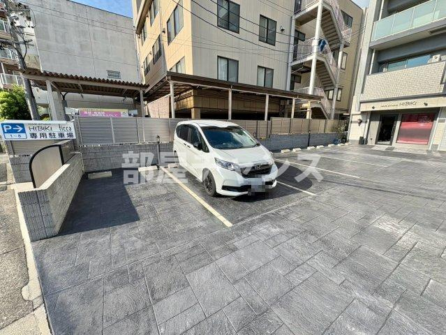 ヴィファーレ金山の駐車場