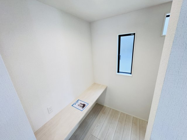 市川市曽谷４丁目新築戸建（曽谷16期）の内装|キッチン裏・ワークスペース