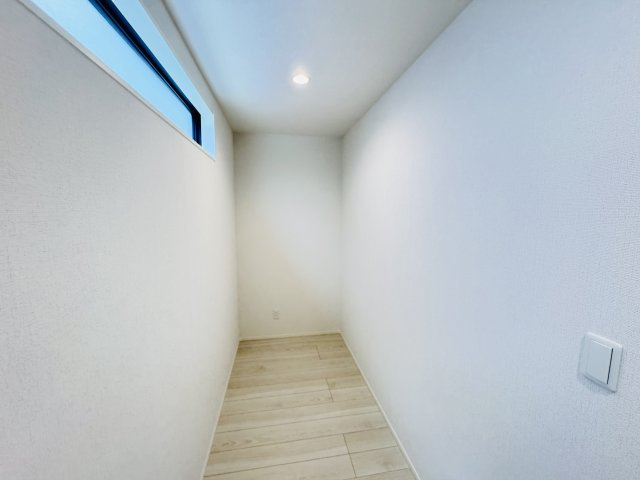 市川市曽谷４丁目新築戸建（曽谷16期）の収納|キッチン裏・パントリースペース