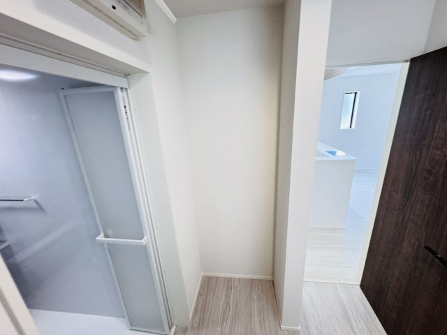 市川市曽谷４丁目新築戸建（曽谷16期）の脱衣所|脱衣所収納スペース
