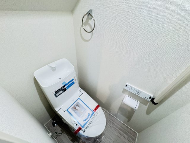 市川市曽谷４丁目新築戸建（曽谷16期）のトイレ|温水洗浄暖房便座つきトイレ