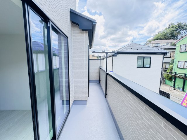 市川市曽谷４丁目新築戸建（曽谷16期）のバルコニー|南向きワイドバルコニー・日当たり良好♪