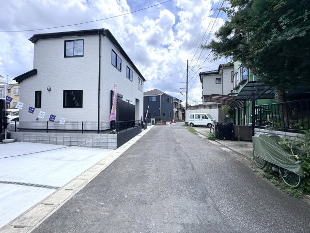 市川市曽谷４丁目新築戸建（曽谷16期）の前面道路含む現地写真|南西側前面道路・幅員約5ｍ