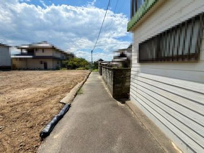 【前面道路含む現地写真】 | 極楽寺町２丁目　売土地 | ピカピカのお家で始まる新生活が楽しみですね！素敵なマイホームを一緒に考えましょう♪