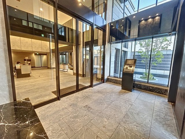 神戸市中央区海岸通１丁目の賃貸マンションのエントランス