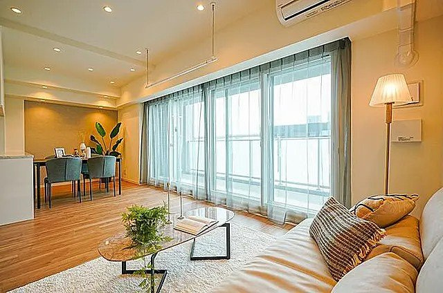 神戸市中央区海岸通１丁目の賃貸マンションの居間・リビング|※画像は別タイプの参考写真です