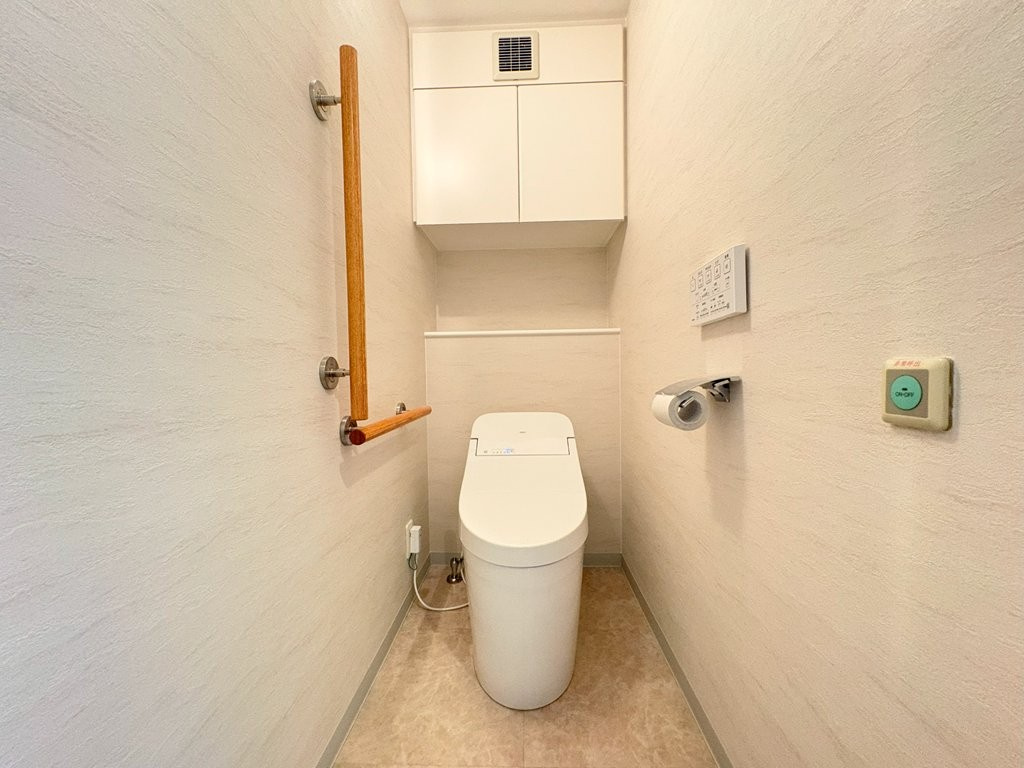 神戸市灘区備後町５丁目の賃貸マンションのトイレ