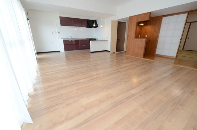 西宮市獅子ケ口町の賃貸マンションの居間・リビング