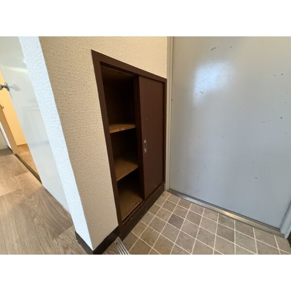 神戸市中央区山本通３丁目の賃貸マンションの玄関