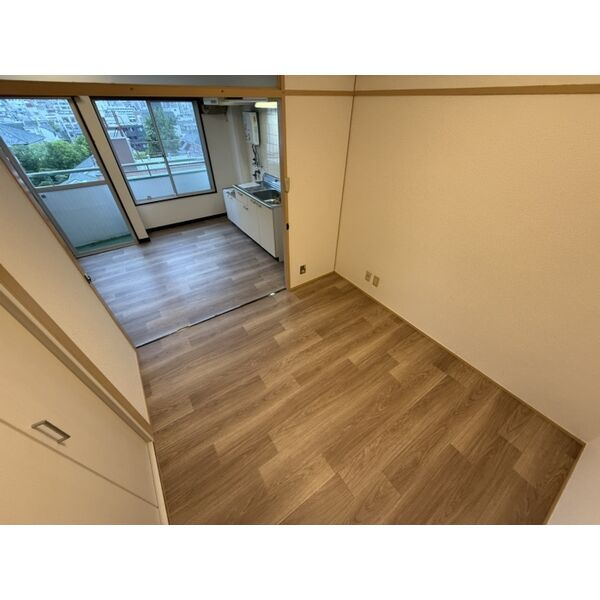 神戸市中央区山本通３丁目の賃貸マンションの居間・リビング