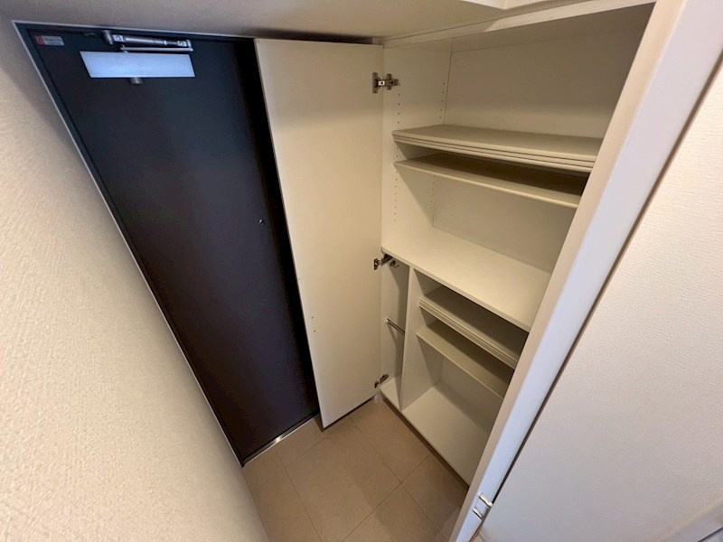 神戸市中央区磯上通４丁目の賃貸マンションの収納