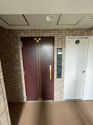 ロイヤルヒル神戸三宮の玄関
